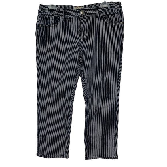 Cabi Jeans Blue and White Pinstripe Capri Cotton Jean Pants Size 8 - Picture 1 of 5